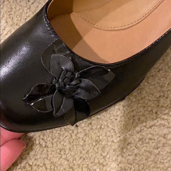 Stuart Weitzman black flat 7.5M - Picture 2 of 3